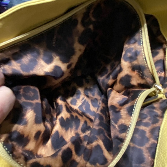 Cream/Beige leather B. Makowsky handbag - Picture 4 of 9